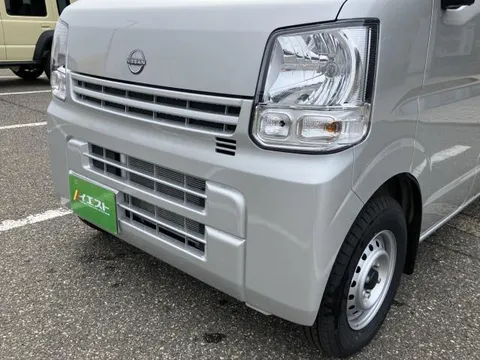 Nissan Clipper Van