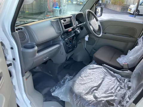 Nissan Clipper Van