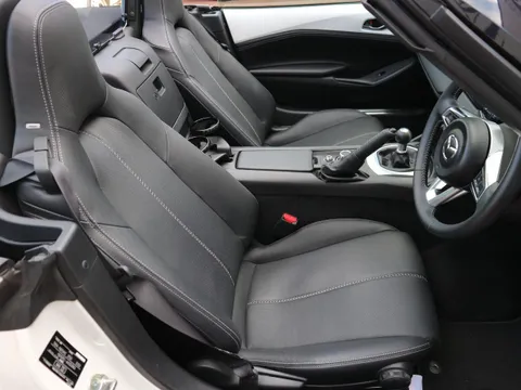 Mazda MX-5 (Roadster)