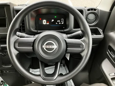 Nissan Clipper Van