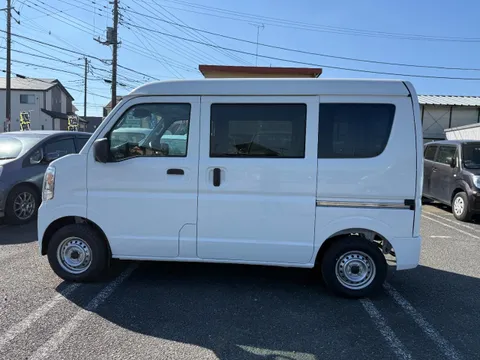Nissan Clipper Van