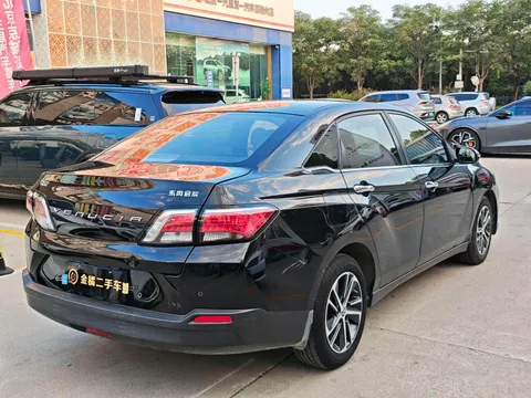 Venucia D60