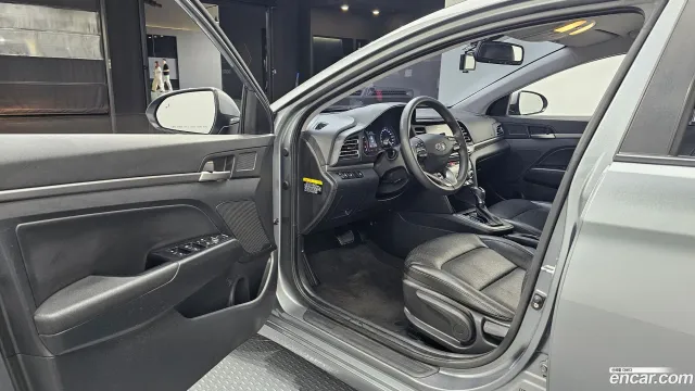 Hyundai Elantra (Avante)