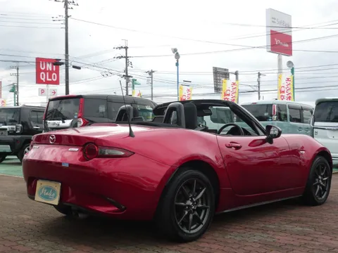 Mazda MX-5 (Roadster)