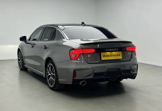 Lynk & Co 03