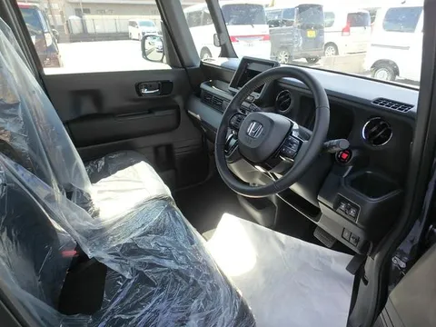 Honda N-BOX Custom
