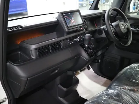 Honda N-BOX Custom