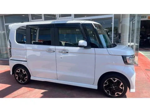 Honda N-BOX Custom