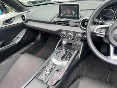 Mazda MX-5 (Roadster)