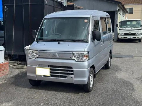 Mitsubishi Minicab Van