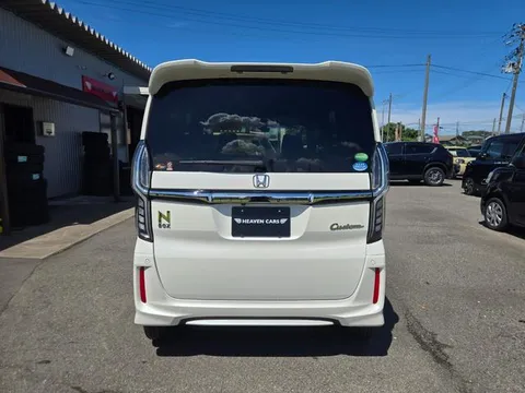 Honda N-BOX Custom