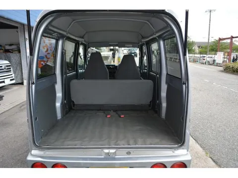 Nissan Clipper Van