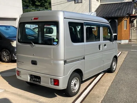 Mitsubishi Minicab Van