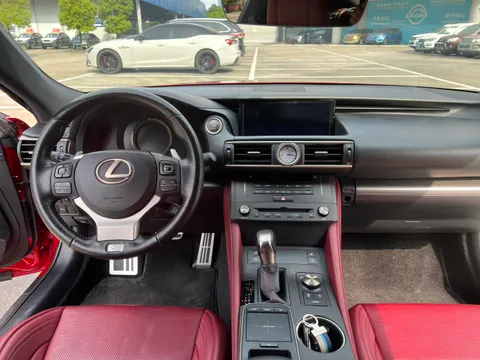 Lexus RC