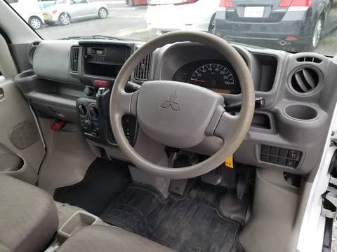 Mitsubishi Minicab Van