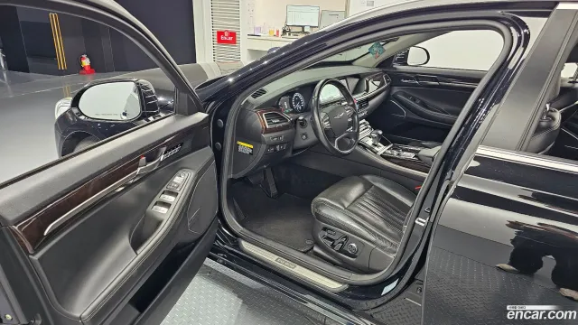 Genesis G90 (EQ900)