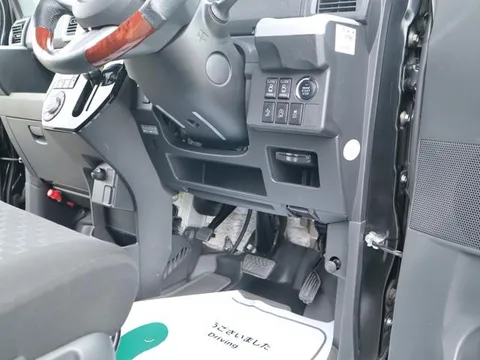 Toyota Pixis Mega