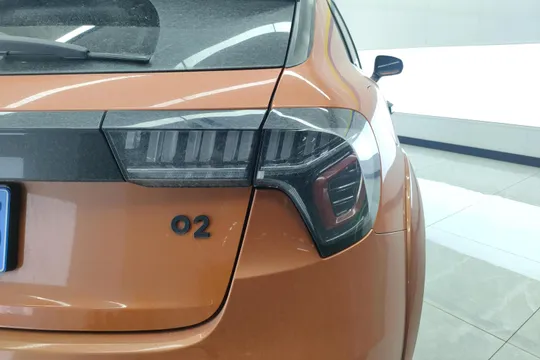 Lynk & Co 02