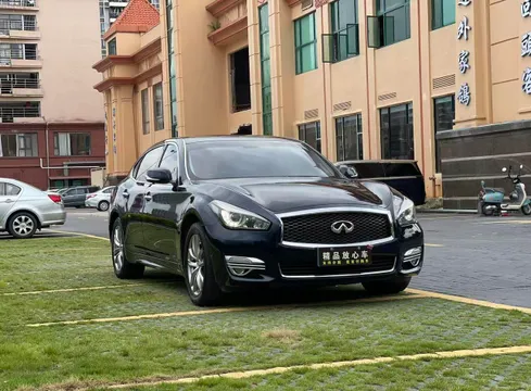 Infiniti Q70