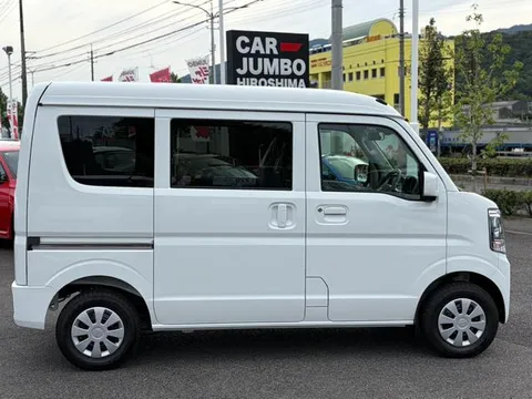 Nissan Clipper Van