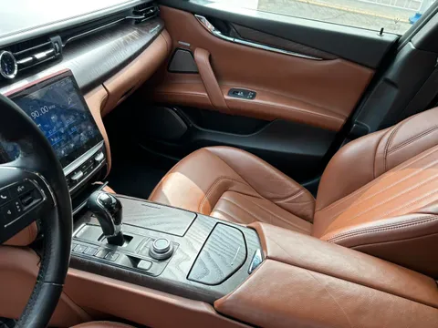 Maserati Quattroporte