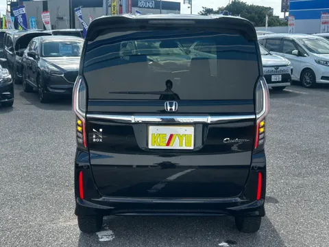 Honda N-BOX Custom