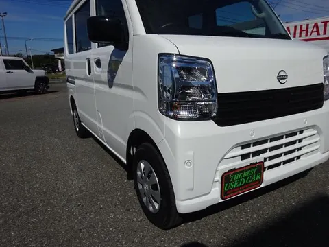 Nissan Clipper Van
