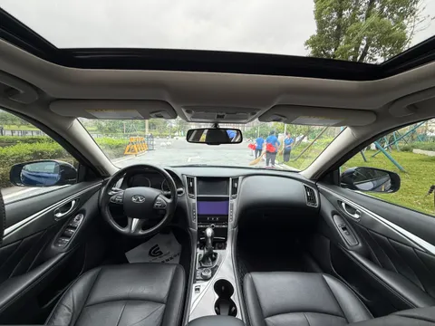 Infiniti Q50L