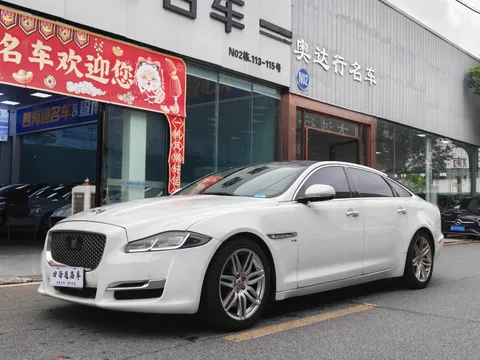 Jaguar XJ