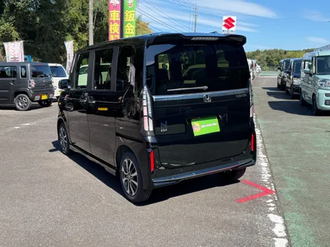 Honda N-BOX Custom