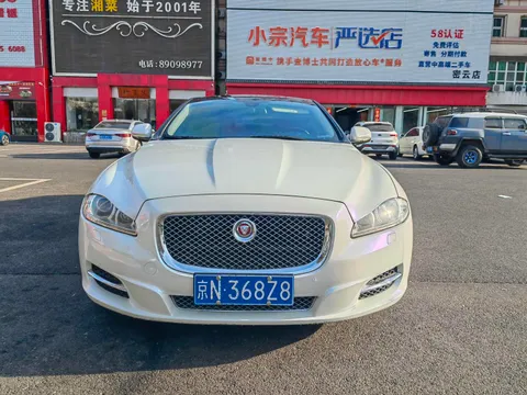 Jaguar XJ