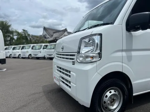 Nissan Clipper Van