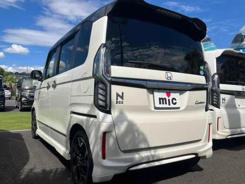 Honda N-BOX Custom