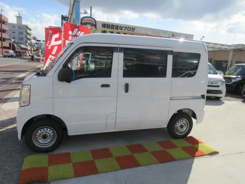 Nissan Clipper Van