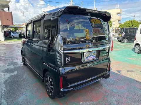 Honda N-BOX Custom