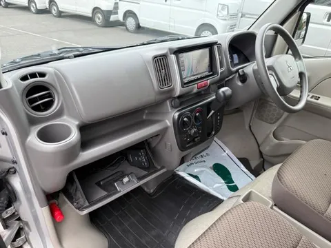 Mitsubishi Minicab Van