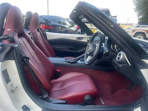 Mazda MX-5 (Roadster)