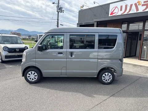 Nissan Clipper Van