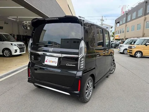 Honda N-BOX Custom
