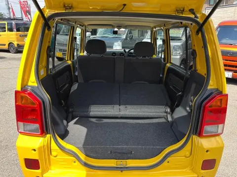 Daihatsu Naked