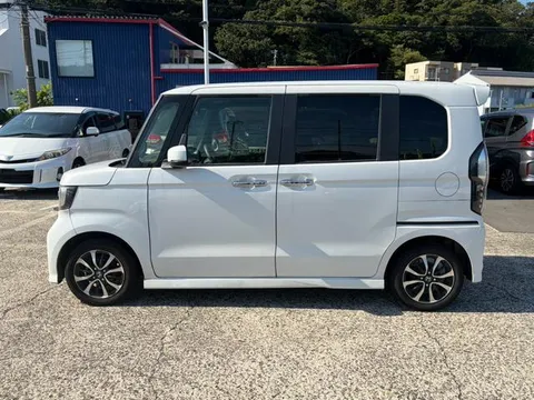 Honda N-BOX Custom