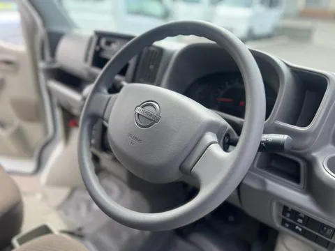 Nissan Clipper Van