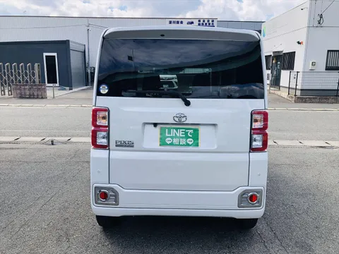 Toyota Pixis Mega