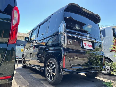 Honda N-BOX Custom