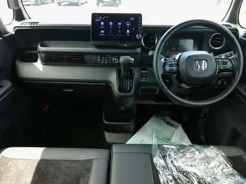 Honda N-BOX Custom