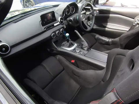 Mazda MX-5 (Roadster)