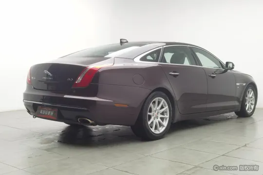 Jaguar XJ