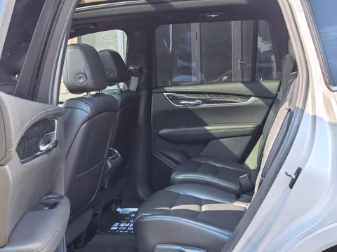 Cadillac XT6