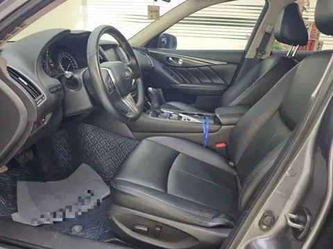Infiniti Q50L