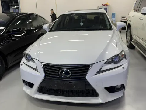 Lexus IS